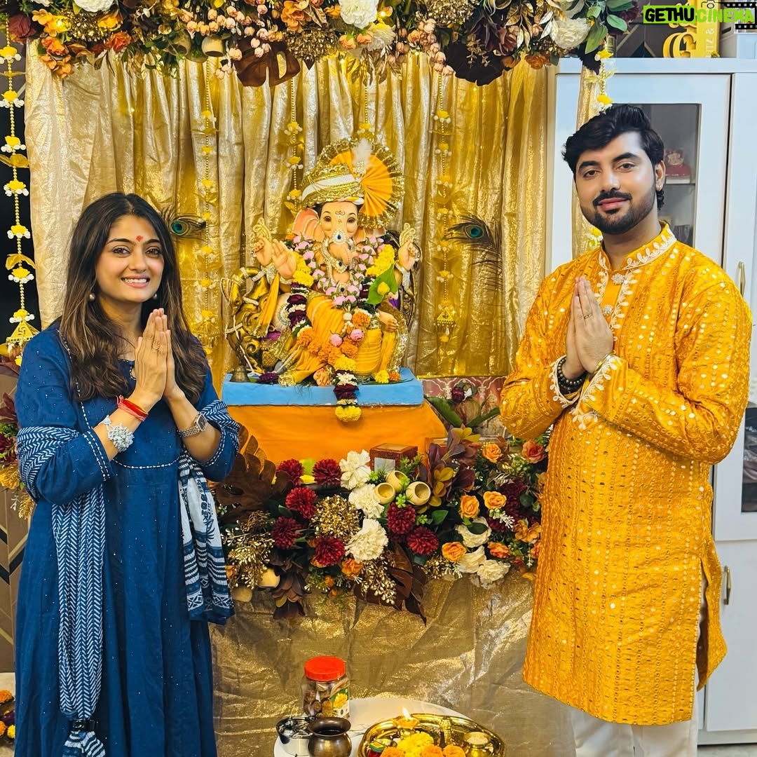 Rashmi Gupta - 3.3K Likes - Ganpati bappa morya 🙏
Day-2 ke darshan 
.
.
#ganpati #ganpatibappamorya #ganeshchaturthi #mangalmurtimorya🙏✨❤️😍😘 #rashmiguptaa09 #festival #bappa2025 #celebration #dhol