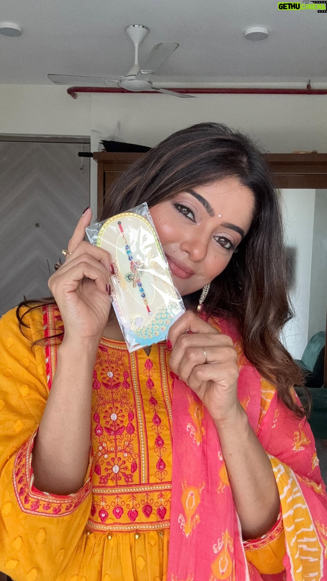 Rashmi Gupta - 3.2K Likes - GRWM for Raksha Bandhan 

Outfit: @aramya.in 
Styling pr: @stylingyoursoul_co

.
#rakhi #festival #rakhshabandhan #brother #brothersisterlove❤️ #rakhigiftideas #dress #indianwear #suit #bollywood #rashmiguptaa09