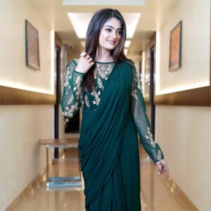 Rashmi Gupta Instagram - Tu hi dass kinni sohni lagga main??
.
.
Outfit- @pritisahnidesigns
Makeup- @parlour_priyanshi
#eid #eidmubarak2025 #rashmiguptaa09 #dress #designer #outfit #photography #photoshoot #newpost