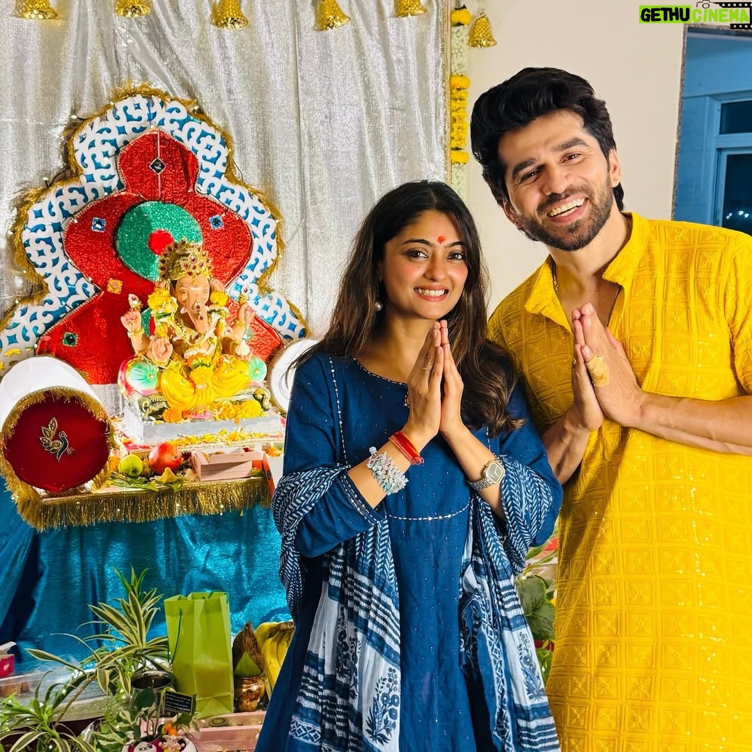 Rashmi Gupta - 3.3K Likes - Ganpati bappa morya 🙏
Day-2 ke darshan 
.
.
#ganpati #ganpatibappamorya #ganeshchaturthi #mangalmurtimorya🙏✨❤️😍😘 #rashmiguptaa09 #festival #bappa2025 #celebration #dhol