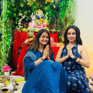 Rashmi Gupta Instagram - Ganpati bappa morya 🙏
Day-2 ke darshan
.
.
#ganpati #ganpatibappamorya #ganeshchaturthi #mangalmurtimorya🙏✨❤️😍😘 #rashmiguptaa09 #festival #bappa2025 #celebration #dhol