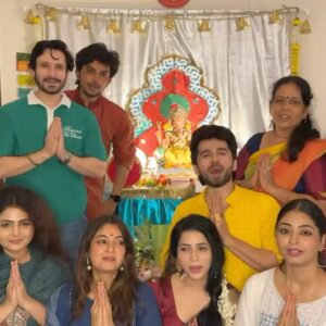 Rashmi Gupta Instagram - Ganpati bappa morya 🙏
Day-2 ke darshan
.
.
#ganpati #ganpatibappamorya #ganeshchaturthi #mangalmurtimorya🙏✨❤️😍😘 #rashmiguptaa09 #festival #bappa2025 #celebration #dhol