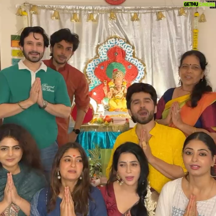 Rashmi Gupta - 3.3K Likes - Ganpati bappa morya 🙏
Day-2 ke darshan 
.
.
#ganpati #ganpatibappamorya #ganeshchaturthi #mangalmurtimorya🙏✨❤️😍😘 #rashmiguptaa09 #festival #bappa2025 #celebration #dhol
