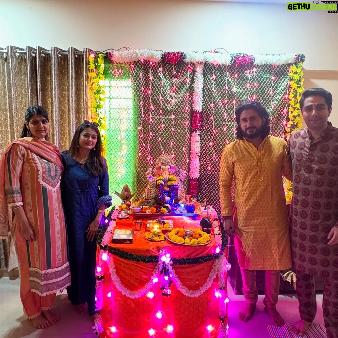 Rashmi Gupta - 3.3K Likes - Ganpati bappa morya 🙏
Day-2 ke darshan 
.
.
#ganpati #ganpatibappamorya #ganeshchaturthi #mangalmurtimorya🙏✨❤️😍😘 #rashmiguptaa09 #festival #bappa2025 #celebration #dhol