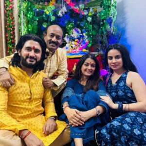 Rashmi Gupta Instagram - Ganpati bappa morya 🙏
Day-2 ke darshan
.
.
#ganpati #ganpatibappamorya #ganeshchaturthi #mangalmurtimorya🙏✨❤️😍😘 #rashmiguptaa09 #festival #bappa2025 #celebration #dhol