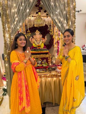 Rashmi Gupta Instagram - Ganpati Bappa morya 🙏
Day 1 ke darshan
..
#ganesh #ganeshchaturthi #ganpatibappamorya #ganpati #bappa #festival #prayer #bless #blessing #august #traditonal #rashmiguptaa09