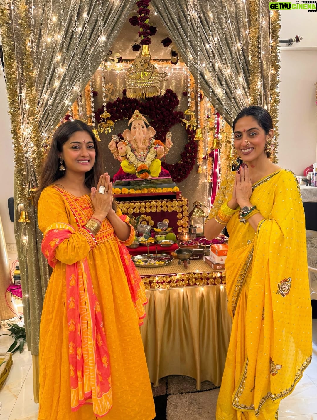 Rashmi Gupta - 3.6K Likes - Ganpati Bappa morya 🙏
Day 1 ke darshan 
..
#ganesh #ganeshchaturthi #ganpatibappamorya #ganpati #bappa #festival #prayer #bless #blessing #august #traditonal #rashmiguptaa09