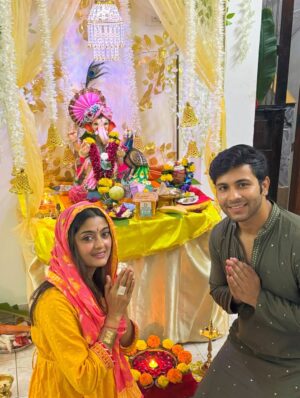 Rashmi Gupta Instagram - Ganpati Bappa morya 🙏
Day 1 ke darshan
..
#ganesh #ganeshchaturthi #ganpatibappamorya #ganpati #bappa #festival #prayer #bless #blessing #august #traditonal #rashmiguptaa09