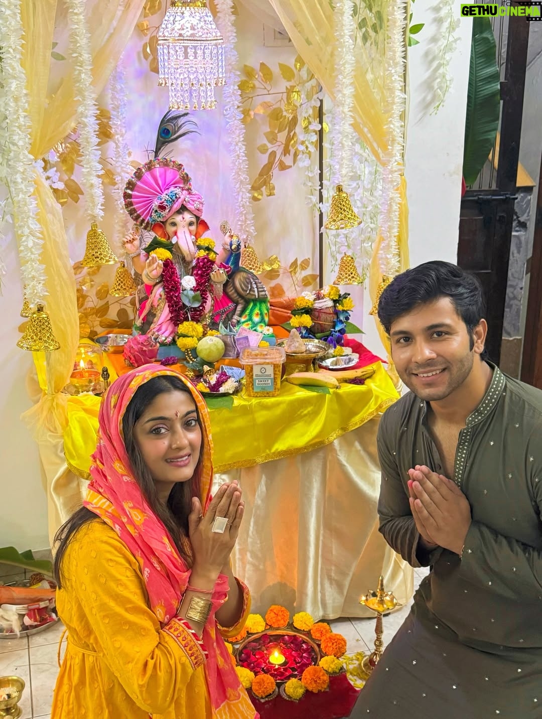 Rashmi Gupta - 3.6K Likes - Ganpati Bappa morya 🙏
Day 1 ke darshan 
..
#ganesh #ganeshchaturthi #ganpatibappamorya #ganpati #bappa #festival #prayer #bless #blessing #august #traditonal #rashmiguptaa09