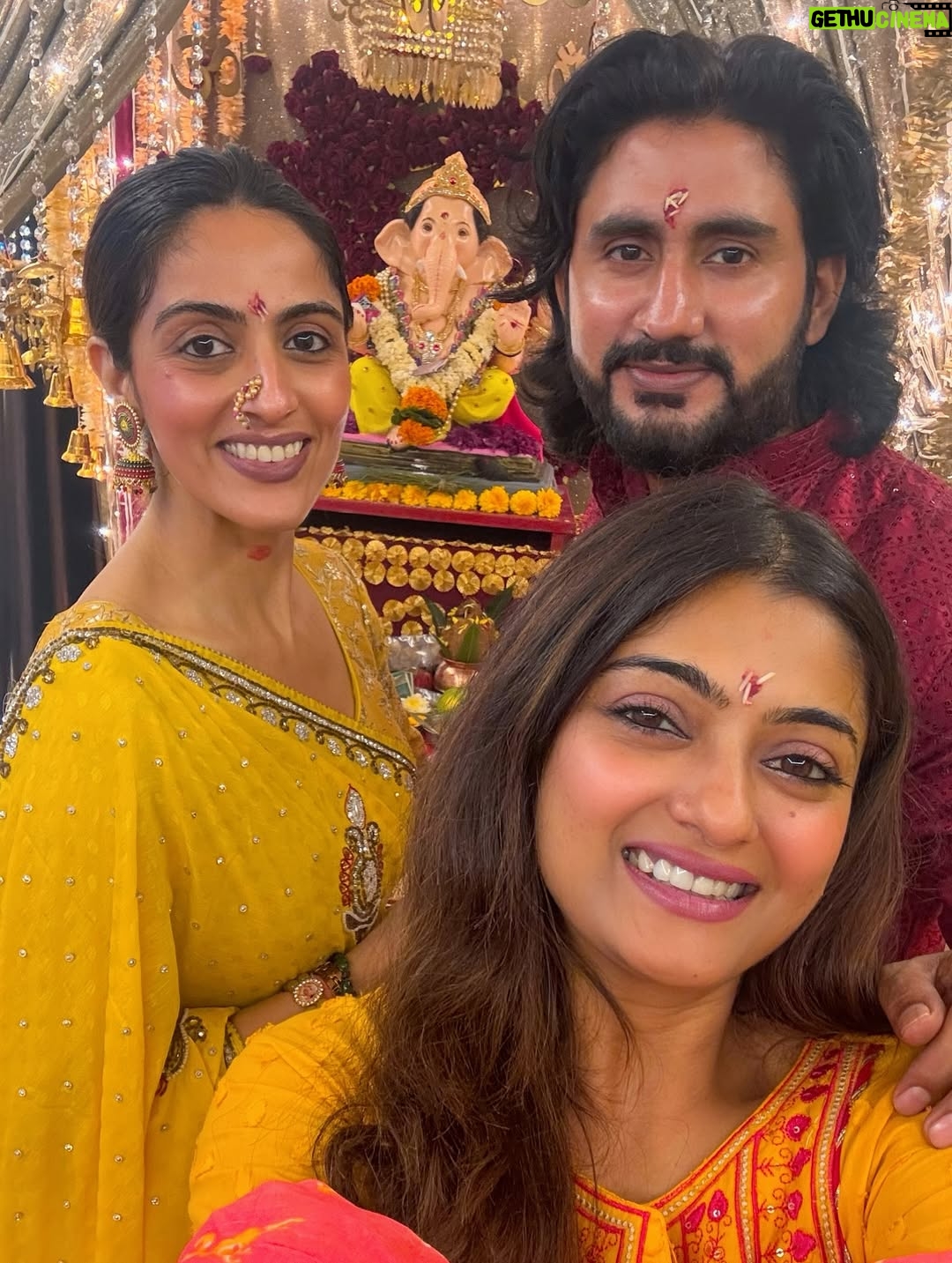 Rashmi Gupta - 3.6K Likes - Ganpati Bappa morya 🙏
Day 1 ke darshan 
..
#ganesh #ganeshchaturthi #ganpatibappamorya #ganpati #bappa #festival #prayer #bless #blessing #august #traditonal #rashmiguptaa09