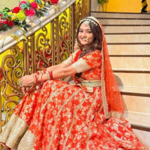Rashmi Gupta Instagram - कैसे कह दें श्रृंगार पूरा है…
एक तेरी वाह के बिना मेरा श्रृंगार अधूरा है🫶❤️
.
.
.
#photography #indian #traditonal #actor #shoot #rashmiguptaa09 #photoshoot #happy #colourfull