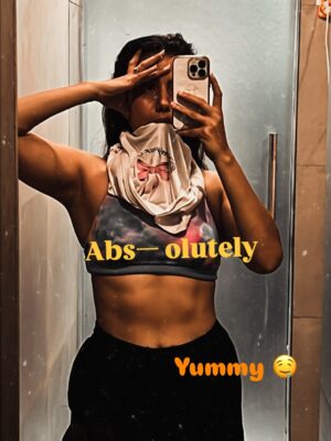 Rashmi Rai Instagram - 4 hashtag is funny 🤣 July abs!! 

#fitmom #fitnessmotivation #topfitnessinfluencer #funny #ullubanaya