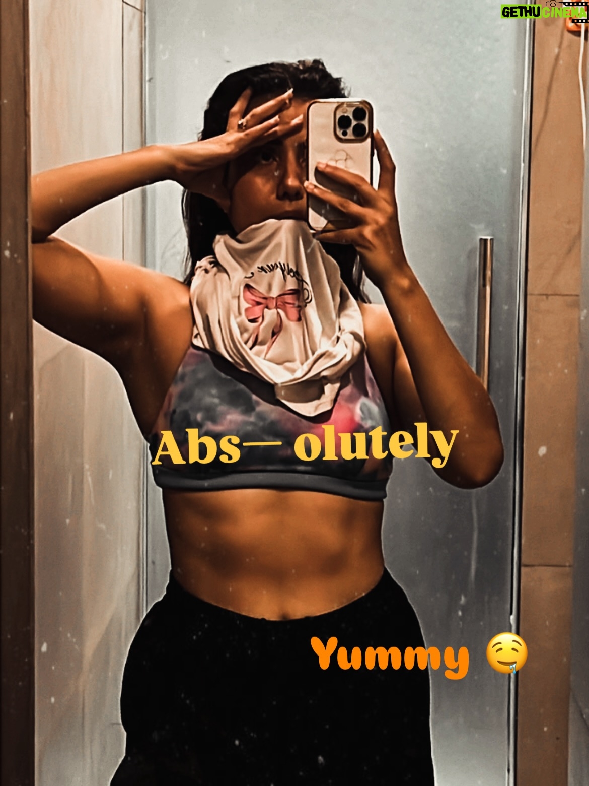 Rashmi Rai - 13.9K Likes - 4 hashtag is funny 🤣 July abs!! 

#fitmom #fitnessmotivation #topfitnessinfluencer #funny #ullubanaya