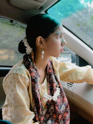 Rashmi Rai Instagram - I told her to post pics on her Instagram page so that we can store them as memory but I thought 💭 why not my page.
Has my page become so big that I can’t share my daughter’s pic or it’s too professional that a pic like this will destroy the grid.
How much i have changed in last few years of being on Instagram. Yes I have always been private about my life and family from the beginning but lado she grew up in front of you she has always thought of you all as her insta family so changing one thing at a time and becoming the same Rashmi I was at the begining one who wanted to bring in change for women, be herself as true as possible and growing not with out you all my fam.. 

Enjoy the latest show in her school! 
Happy Ganesh Chaturthi hehe… waise ye navraska song hai!!

#daughter #mom #fitmom