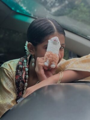 Rashmi Rai Instagram - I told her to post pics on her Instagram page so that we can store them as memory but I thought 💭 why not my page.
Has my page become so big that I can’t share my daughter’s pic or it’s too professional that a pic like this will destroy the grid.
How much i have changed in last few years of being on Instagram. Yes I have always been private about my life and family from the beginning but lado she grew up in front of you she has always thought of you all as her insta family so changing one thing at a time and becoming the same Rashmi I was at the begining one who wanted to bring in change for women, be herself as true as possible and growing not with out you all my fam.. 

Enjoy the latest show in her school! 
Happy Ganesh Chaturthi hehe… waise ye navraska song hai!!

#daughter #mom #fitmom