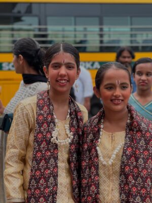Rashmi Rai Instagram - I told her to post pics on her Instagram page so that we can store them as memory but I thought 💭 why not my page.
Has my page become so big that I can’t share my daughter’s pic or it’s too professional that a pic like this will destroy the grid.
How much i have changed in last few years of being on Instagram. Yes I have always been private about my life and family from the beginning but lado she grew up in front of you she has always thought of you all as her insta family so changing one thing at a time and becoming the same Rashmi I was at the begining one who wanted to bring in change for women, be herself as true as possible and growing not with out you all my fam.. 

Enjoy the latest show in her school! 
Happy Ganesh Chaturthi hehe… waise ye navraska song hai!!

#daughter #mom #fitmom