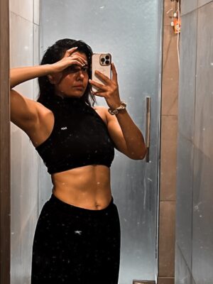 Rashmi Rai Instagram - 4 hashtag is funny 🤣 July abs!! 

#fitmom #fitnessmotivation #topfitnessinfluencer #funny #ullubanaya
