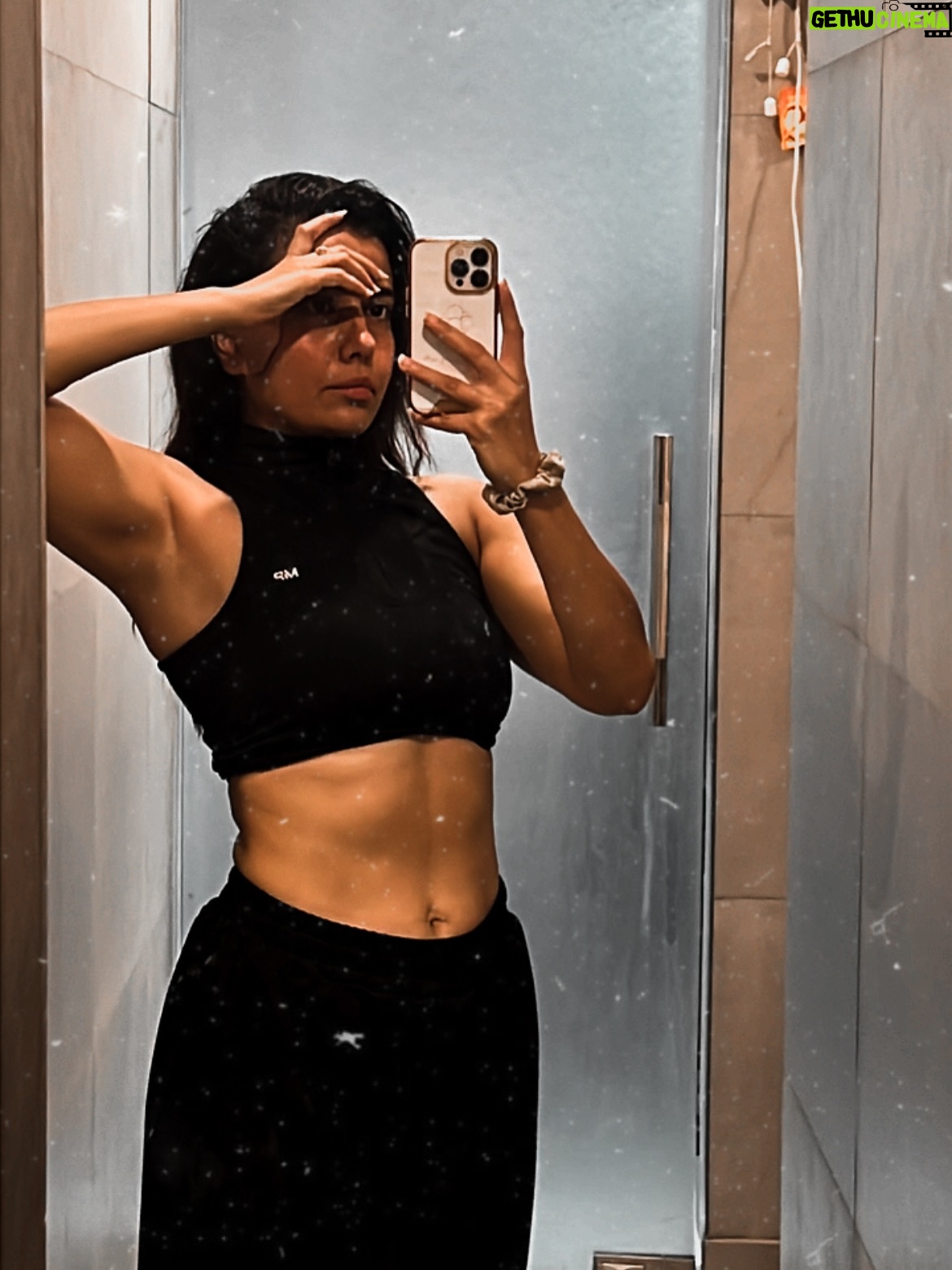 Rashmi Rai - 13.9K Likes - 4 hashtag is funny 🤣 July abs!! 

#fitmom #fitnessmotivation #topfitnessinfluencer #funny #ullubanaya