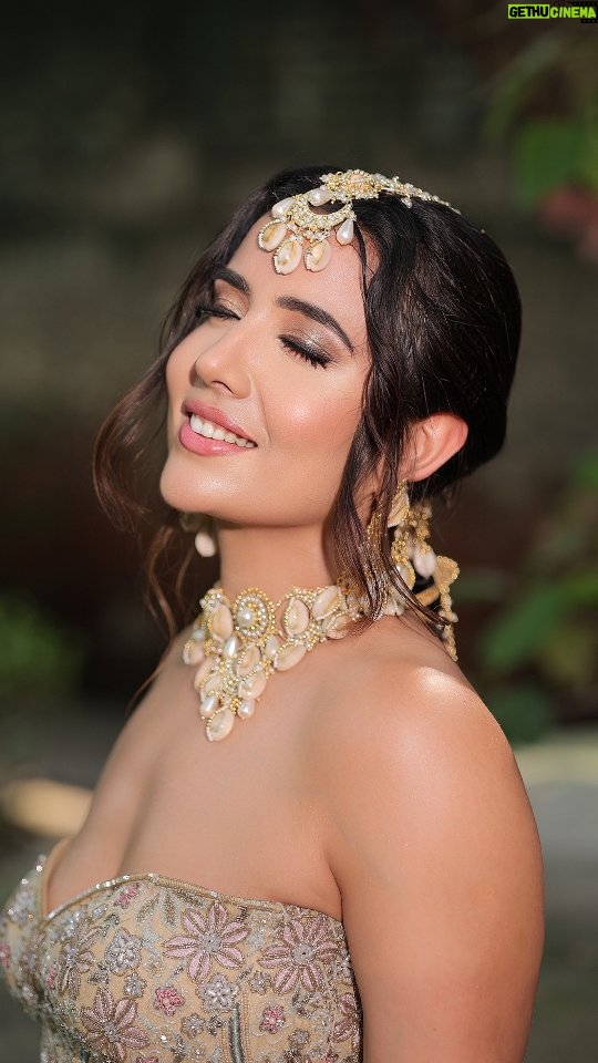 Rashmi Rai - 8.7K Likes - Mesmerising Indian look with flawless glam 🪞✨

MUA-@priyamnathanimakeupstudio
In frame: @rashmiraiofficial
Jewellery: @vaidaan.official
Outfit:@dishaaroralabel
Hair @hairby_pankhudii
Shot by @akashphotographyonly

#indianmakeup #indianmakeupartists #delhi #viral #mua