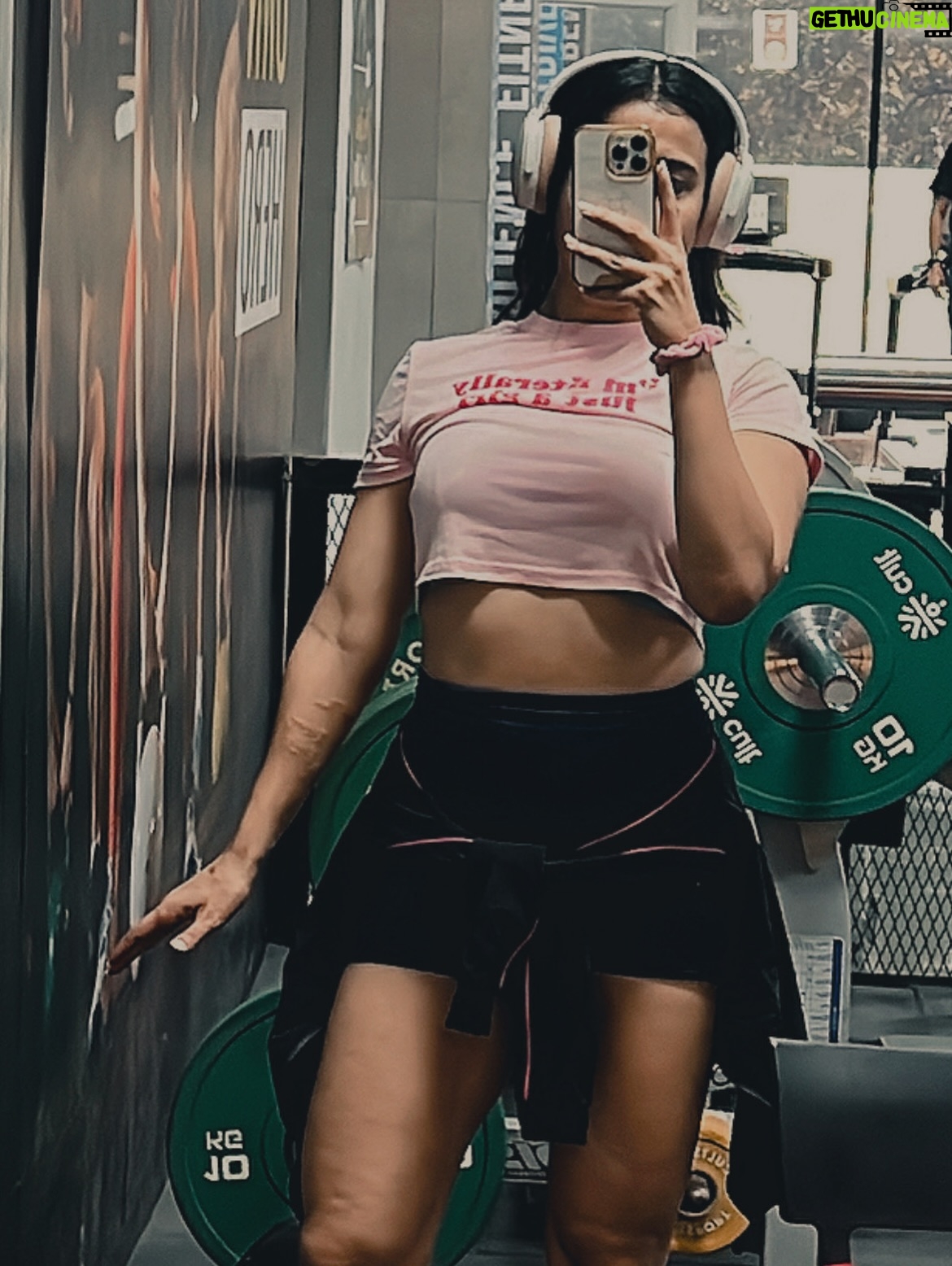 Rashmi Rai - 13.9K Likes - 4 hashtag is funny 🤣 July abs!! 

#fitmom #fitnessmotivation #topfitnessinfluencer #funny #ullubanaya