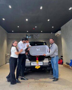 Rashmitha Poojary Instagram - Welcome to the family ❤️ (Thar Roxx ) ❤️
#couplegoals #vjpawankirashmi #vjpawansingh #rashmithapoojary #maanvishkiduniya #tharroxx #4x4 #mahindra #tharroxx4x4