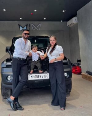 Rashmitha Poojary Instagram - Welcome to the family ❤️ (Thar Roxx ) ❤️
#couplegoals #vjpawankirashmi #vjpawansingh #rashmithapoojary #maanvishkiduniya #tharroxx #4x4 #mahindra #tharroxx4x4