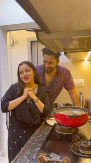 Rashmitha Poojary Instagram - Tag that Papa Ki Pari 😂😂
#reel #comedy #couplegoal #vjpawankirashmi #vjpawansingh #rashmithapoojary
@vjpawansingh08
@vjpawansingh
