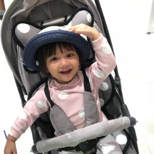 Raya Kohandi Instagram - Time flies 🥲 selamat 8 tahun Aleshaku sayang 🤍