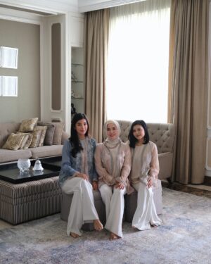 Raya Kohandi Instagram - Selamat Hari Raya Idul Fitri
Minal Aidin Wal Faidzin
Mohon maaf lahir dan batin 🤍
Top : @almayra_collection