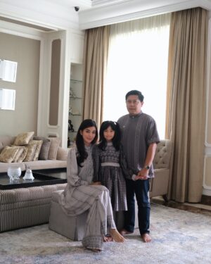 Raya Kohandi Instagram - Selamat Hari Raya Idul Fitri
Minal Aidin Wal Faidzin
Mohon maaf lahir dan batin 🤍
Top : @almayra_collection