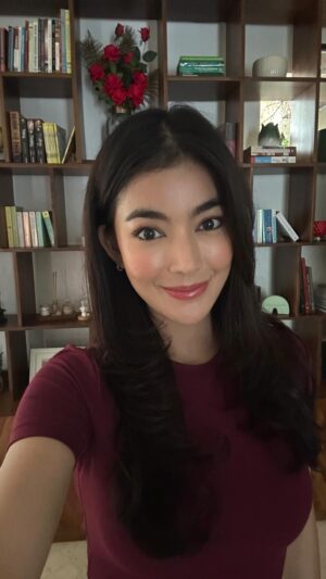 Raya Kohandi Instagram - 3 months after surgery @indonesia_banobagi @myvenus.io wajah sudah tidak bengkak dan sudah mulai bisa banyak berekspresi, sudah tidak terlalu kaku.. tapi memang ekspresi belum full natural nihh karena masih masa penyembuhan juga sampai bulan ke 6 🫶🏻 seneng banget karena sekarang wajah lebihh rapihhh 🫶🏻