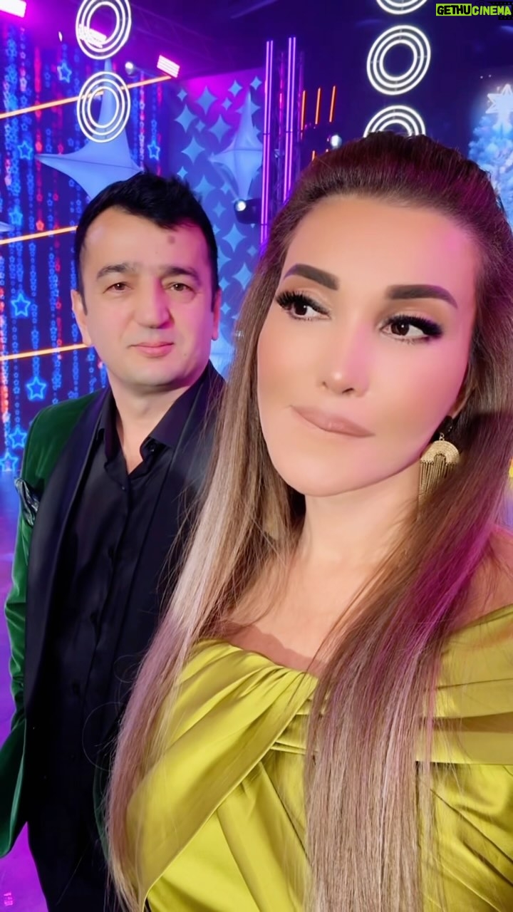 Rayhon - 72.9K Likes - Do’stim, hamkasbim @jahongirpaziljonov bilan yangi yil syomkalarida video olgandik😁 

To’g’riside manga podpisanlar-ku to’g’rimi ? Etiyla 😅 

Video hazil tariqasida olindi 😊. Hammangizga sog’lik salomatlik tilayman. Kirib kelayotgan bayram barchamizga muborak bo’lsin azizlarim❤️