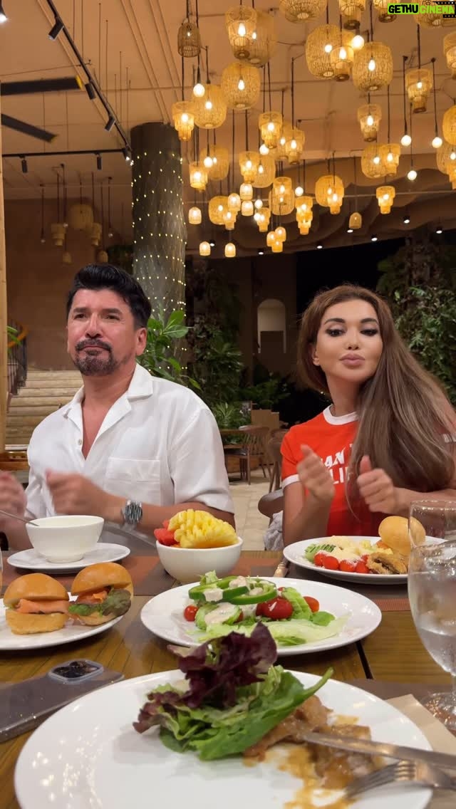 Rayhon - 151.9K Likes - Hamma raqsga tushsin 🤩💃🏻

Aziz muhlislarim,hammangizga kamida shunaqa pozitiv kayfiyat tilab qolaman 😍❤️ 

Raqs yoqtimi sizlarga ? Harakat qildik 😇