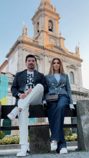 Rayhon Instagram - Yevropaga bo’lgan sayohatimiz judayam maroqli o’tmoqda😊 

Turmush o’rtog’imni @fara_alimov  videoga tushish uchun ko’ndirish oson bo’mayapti😅,lekin harakat qivoman, qizla siladayam shunaqa holat bo’lib turadimi ? 

Video qaysi shaharda olindi deb o’ylaysiz ?Sizlarga ma’qul keldimi 😍?