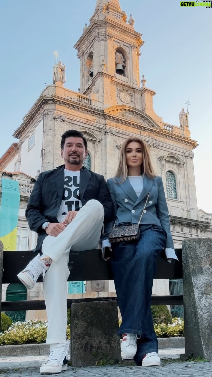 Rayhon - 59.7K Likes - Yevropaga bo’lgan sayohatimiz judayam maroqli o’tmoqda😊 

Turmush o’rtog’imni @fara_alimov  videoga tushish uchun ko’ndirish oson bo’mayapti😅,lekin harakat qivoman, qizla siladayam shunaqa holat bo’lib turadimi ? 

Video qaysi shaharda olindi deb o’ylaysiz ?Sizlarga ma’qul keldimi 😍?