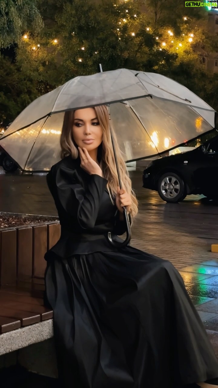 Rayhon - 44.6K Likes - Yomg’irlar… 

Yuragingiz doimo , kerakli vaziyatda yoningizda bo’lsin ❤️☔️

Yaqin kunlarda, sizlarga yangi taronamni taqdim etishga tayyor turibman😊 

Tez kunda ! Kutyabsizmi ? Fikringiz man uchun juda muhim 😇