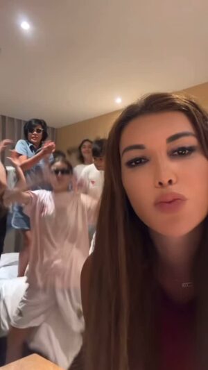 Rayhon Instagram - Mana turmush o’rtog’imga kelgan sinovli kunlar ham ortda qoldi 😊 

Biz bundan juda xursandmiz va shu kayfiyatda video tayyorladik 😊 

Hammangizga baxt omad va eng ezgu tilaklarimni tilab qolaman ❤️
@fara_alimov @nilufarsotiboldieva