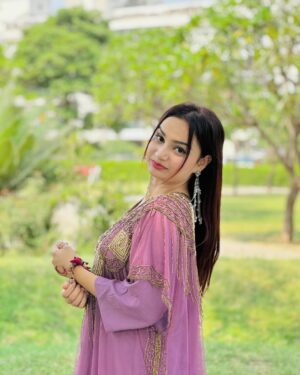 Razika Instagram - Aap logo ki Eid kaisi rahi ? 🌙🫂 #eidmubarak #its_razika