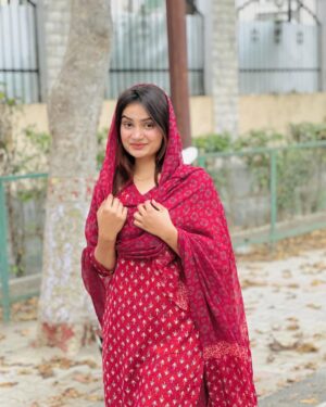 Razika Instagram - Assalamualaikum ♥️✨ Roze kaise ja rahe hai sabke ?
.
.
#its_razika #ramzanmubarak #eid