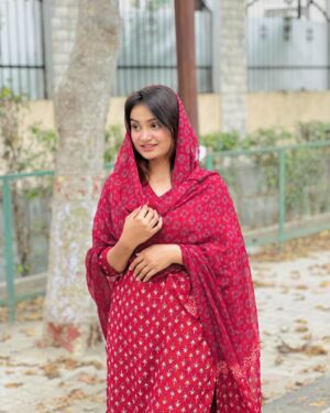 Razika Instagram - Assalamualaikum ♥️✨ Roze kaise ja rahe hai sabke ?
.
.
#its_razika #ramzanmubarak #eid