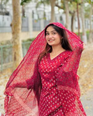 Razika Instagram - Assalamualaikum ♥️✨ Roze kaise ja rahe hai sabke ?
.
.
#its_razika #ramzanmubarak #eid