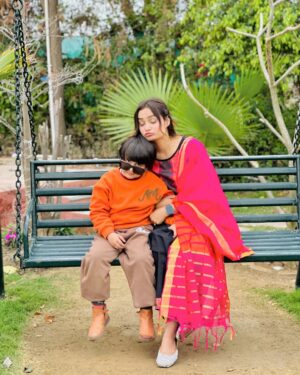 Razika Instagram - Hum dono ke liye ek caption to dete jao 😉💖
.
.
#abaanakhtar #its_razika #khala_ki_jaan_abaan