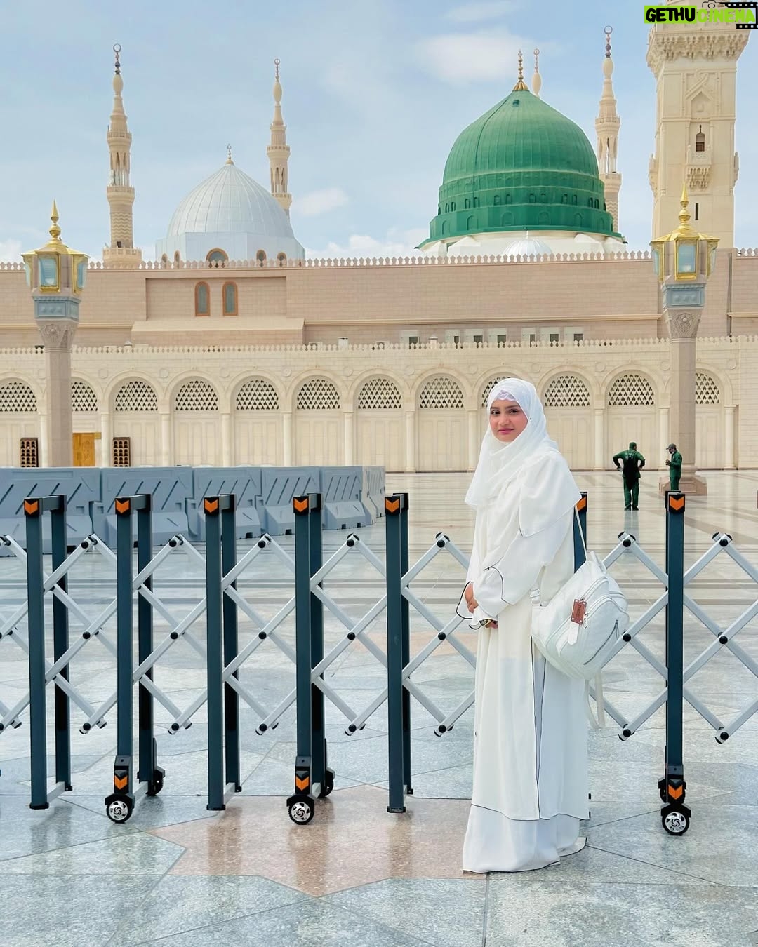 Razika - 1.1 Million Likes - Assalamualaikum Ya Rasool Allah 🤍💚🤲
.
.
.
#its_razika #madina #muhammadﷺ  #umrah