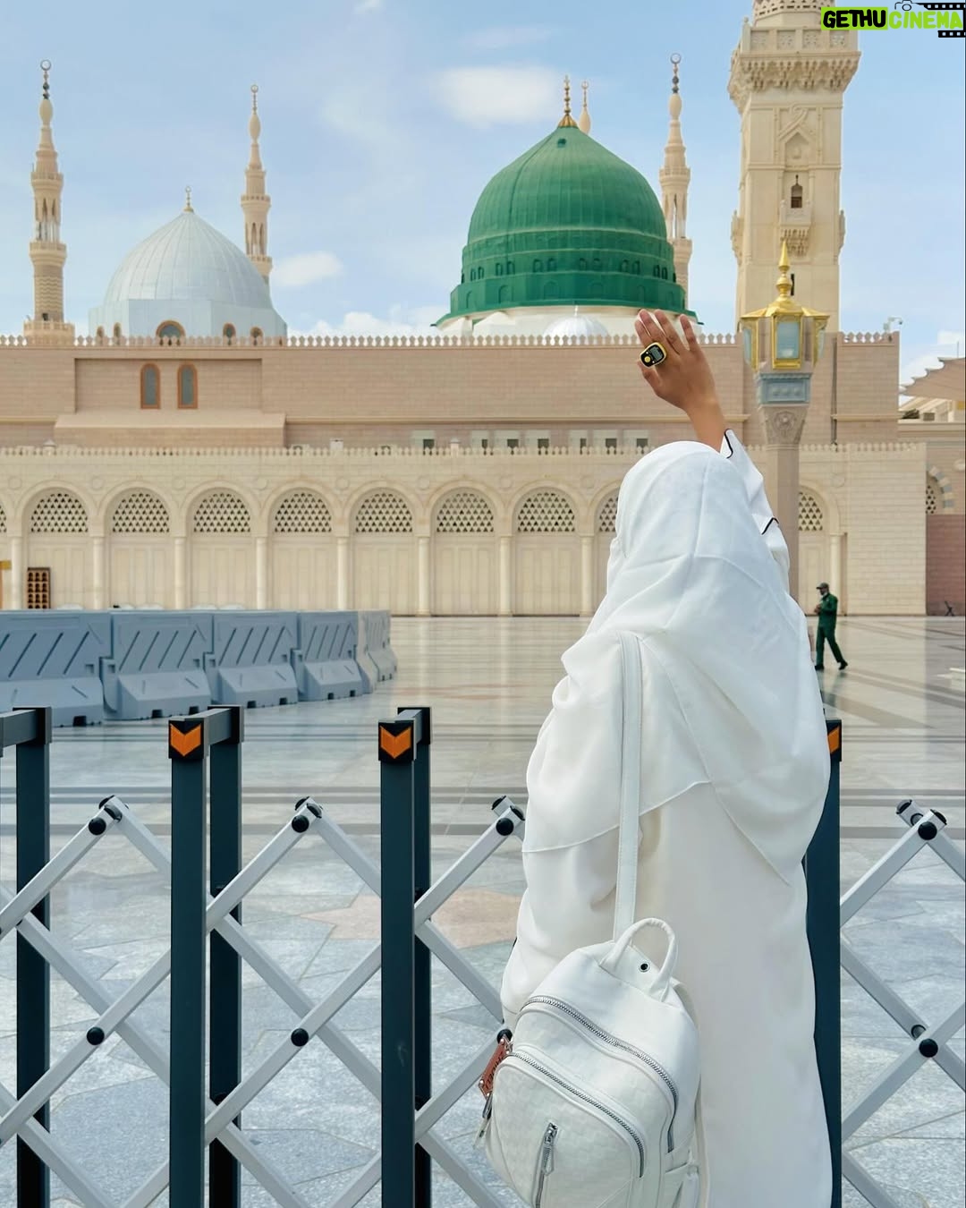 Razika - 1.1 Million Likes - Assalamualaikum Ya Rasool Allah 🤍💚🤲
.
.
.
#its_razika #madina #muhammadﷺ  #umrah