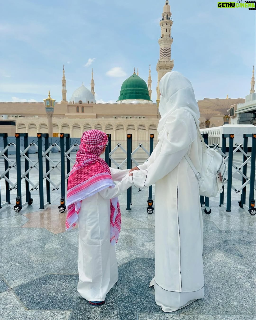 Razika - 1.1 Million Likes - Assalamualaikum Ya Rasool Allah 🤍💚🤲
.
.
.
#its_razika #madina #muhammadﷺ  #umrah