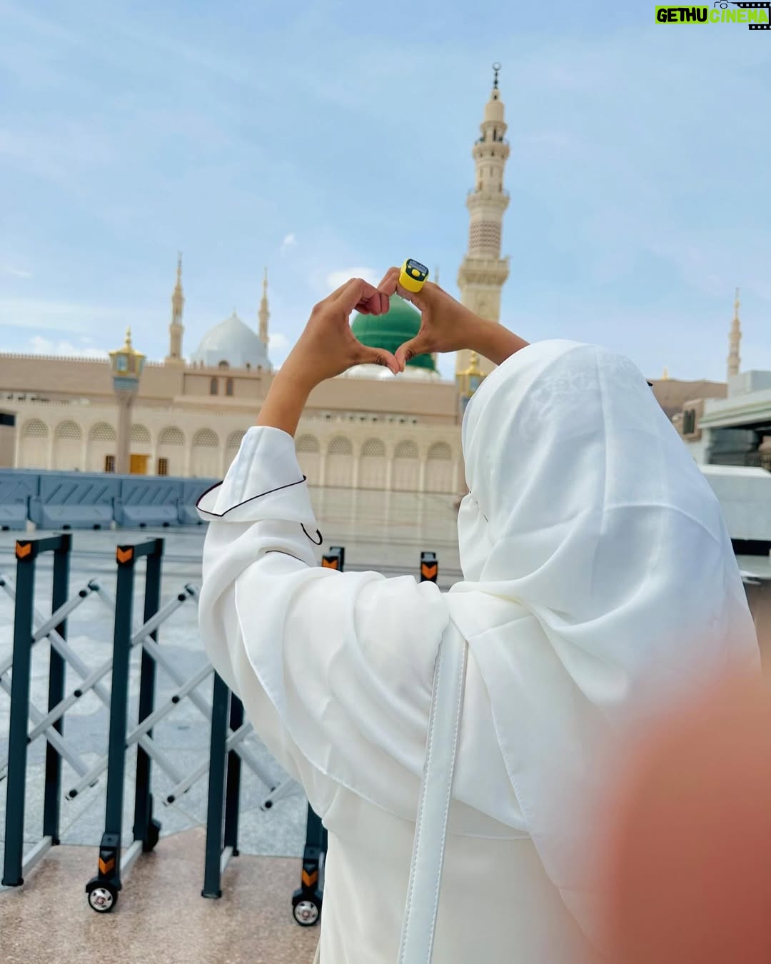 Razika - 1.1 Million Likes - Assalamualaikum Ya Rasool Allah 🤍💚🤲
.
.
.
#its_razika #madina #muhammadﷺ  #umrah