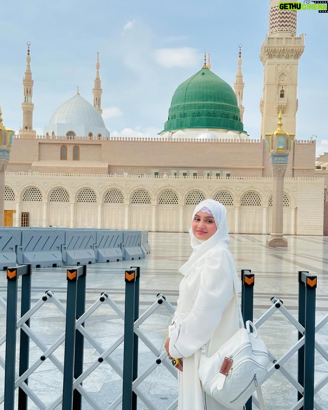 Razika - 1.1 Million Likes - Assalamualaikum Ya Rasool Allah 🤍💚🤲
.
.
.
#its_razika #madina #muhammadﷺ  #umrah