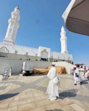 Razika Instagram - Assalamualaikum Ya Rasool Allah 🤍💚🤲
.
.
.
#its_razika #madina #muhammadﷺ #umrah
