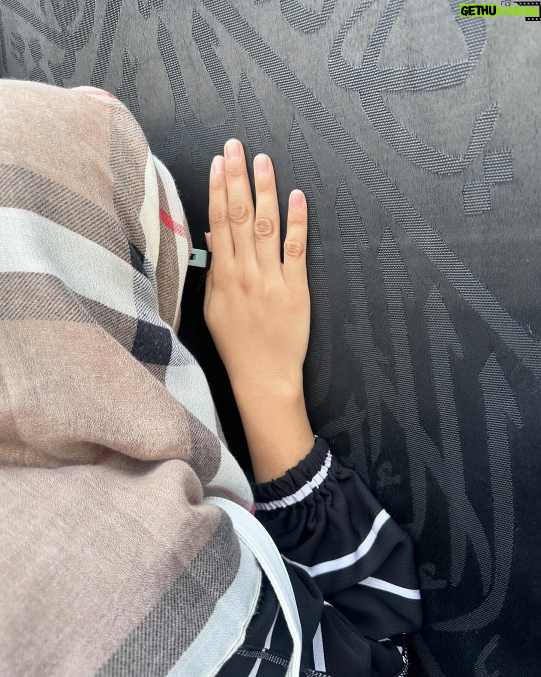 Razika - 350.8K Likes - Mai kabe ki chadar ko hatho se pakad lungi 🕋♥️🥺
.
.
#its_razika #umrah #mecca #kaaba