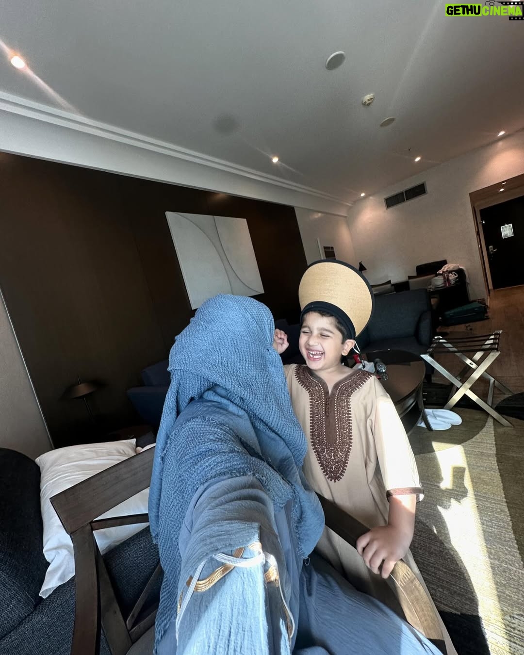 Razika - 350.8K Likes - Mai kabe ki chadar ko hatho se pakad lungi 🕋♥️🥺
.
.
#its_razika #umrah #mecca #kaaba
